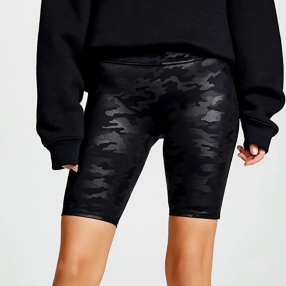 Spanx Faux Leather Biker Shorts ✧ Matte Black Camo ✧ Size S - Picture 1 of 4